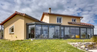 Habitat-et-Bien-etre-5-conseils-pour-une-maison-plus-confortable-et-durable-scaled-1